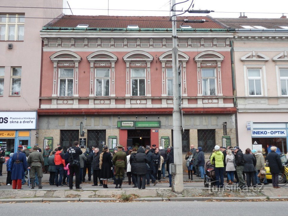 Het voormalige Hradec Chetnik-station op het plein 5. května