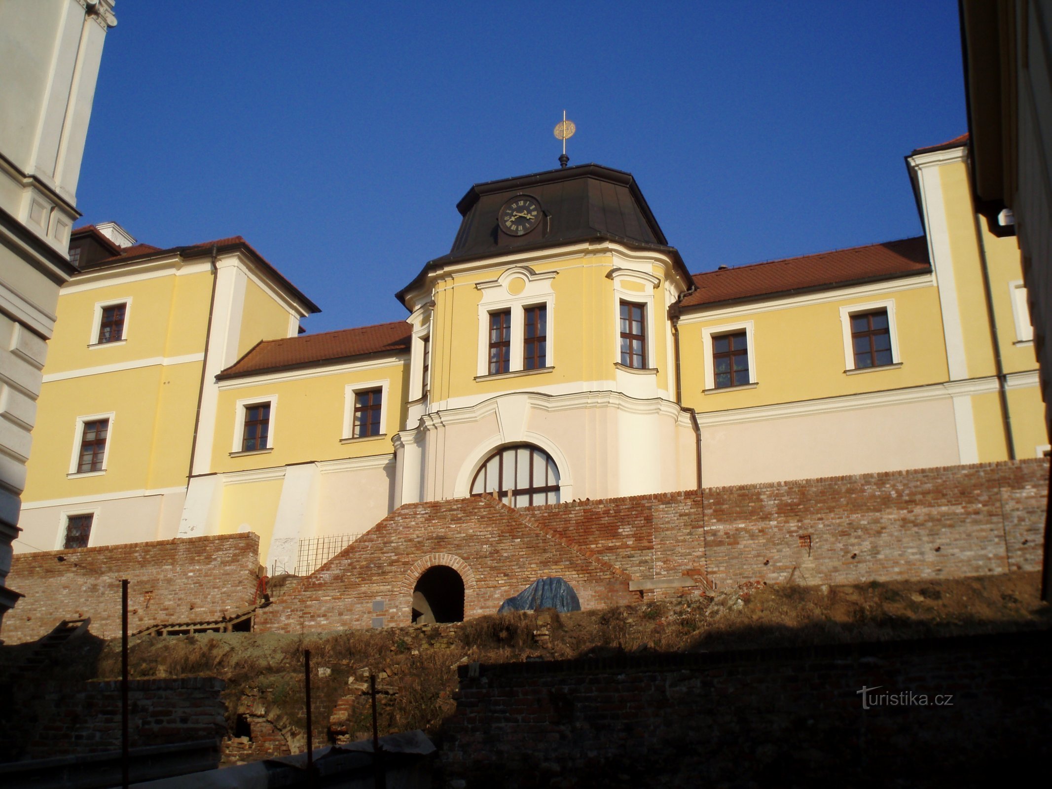 O antigo colégio jesuíta, agora Nové Adalbertinum (Hradec Králové, 28.2.2011)