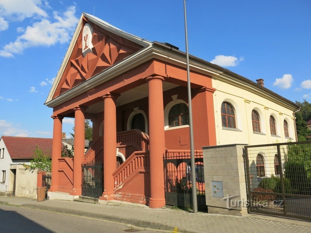 de voormalige kubistische Nieuwe Synagoge in Milevsk