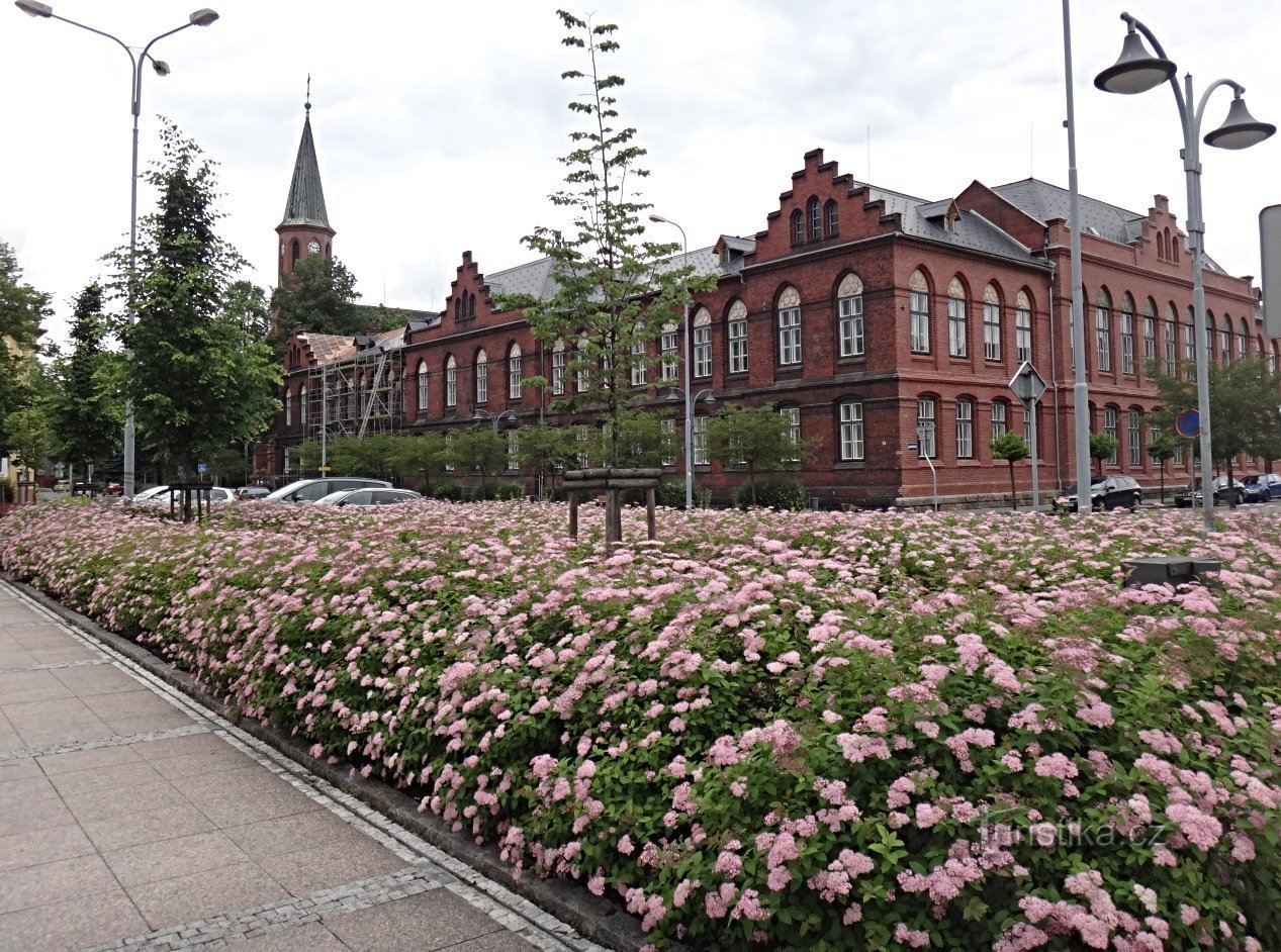 den tidligere tyske skole og gymnastiksal, i dag det nye rådhus med kirke