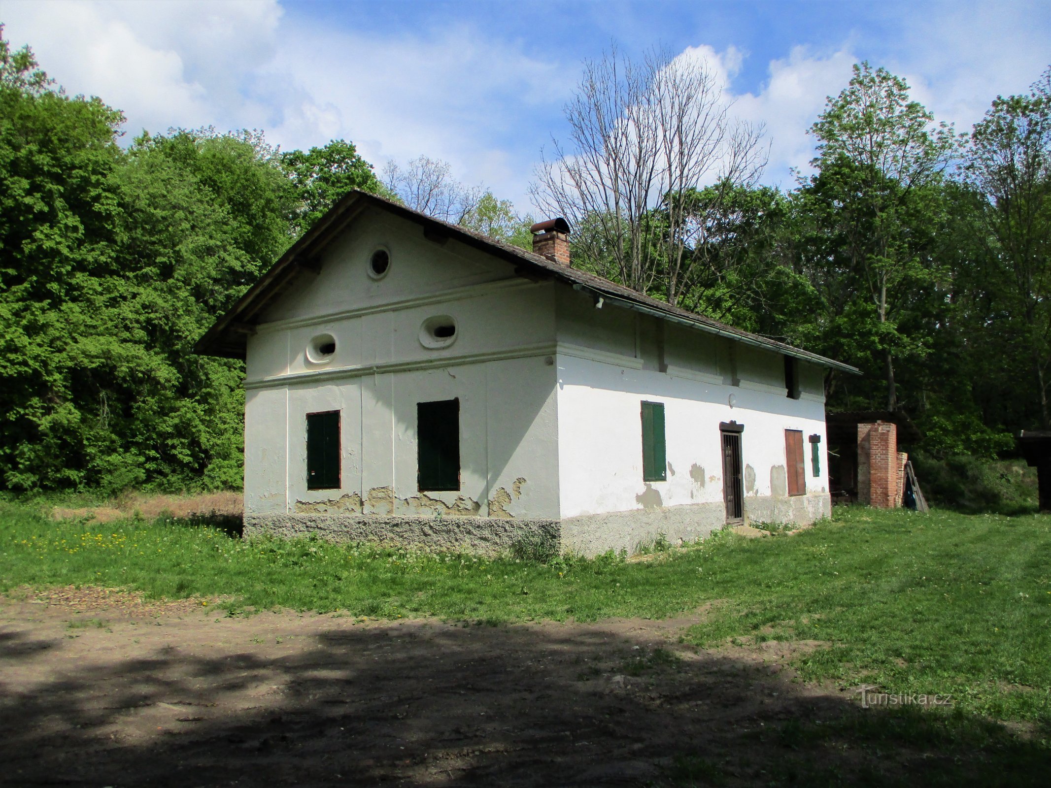 Entinen kartanon metsästysmaja Kaltouzissa (Černilov, 11.5.2020)