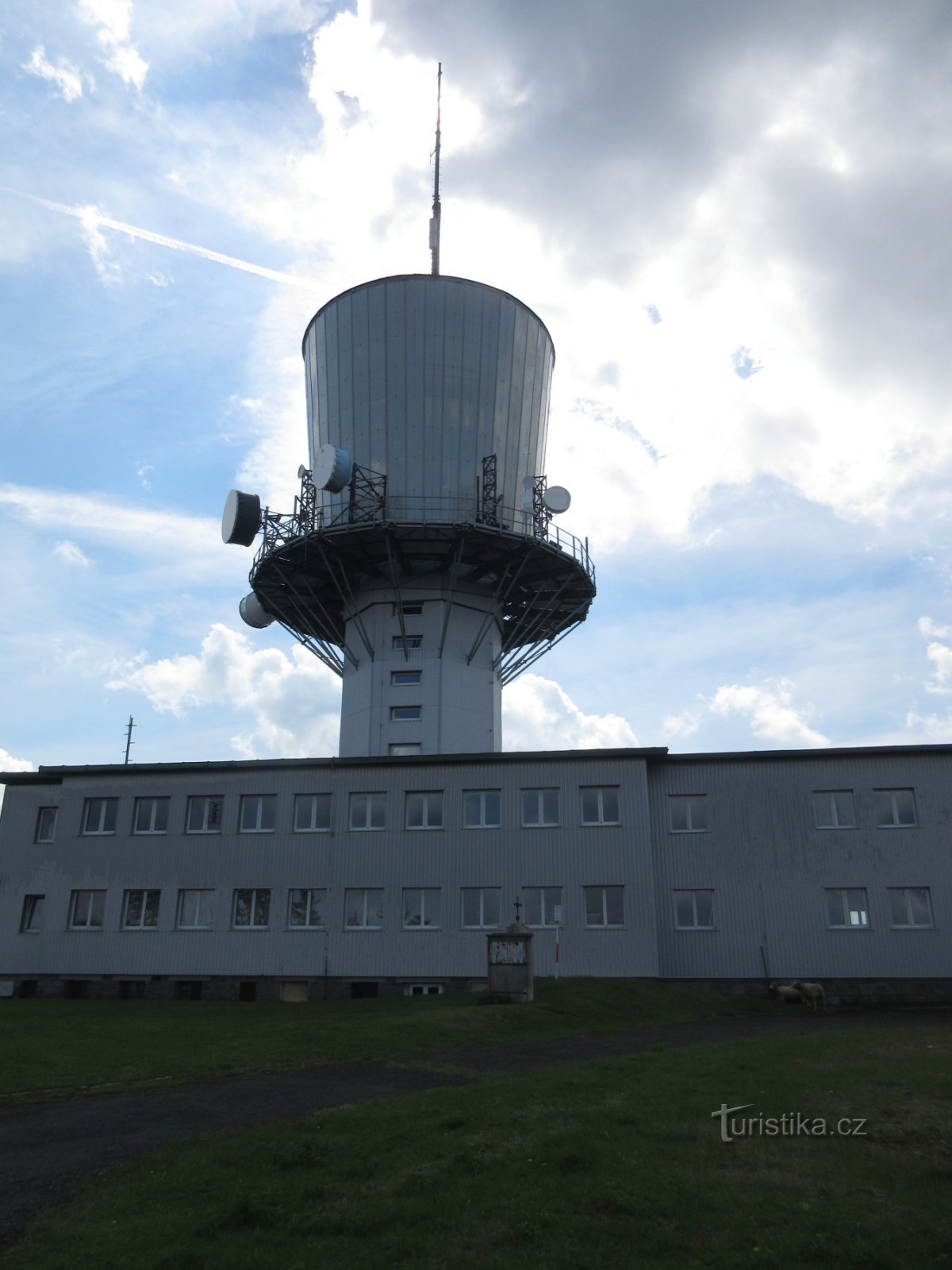 Voormalige uitkijktoren - zendmast