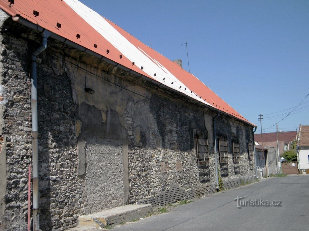 une ancienne, peut-être, grange