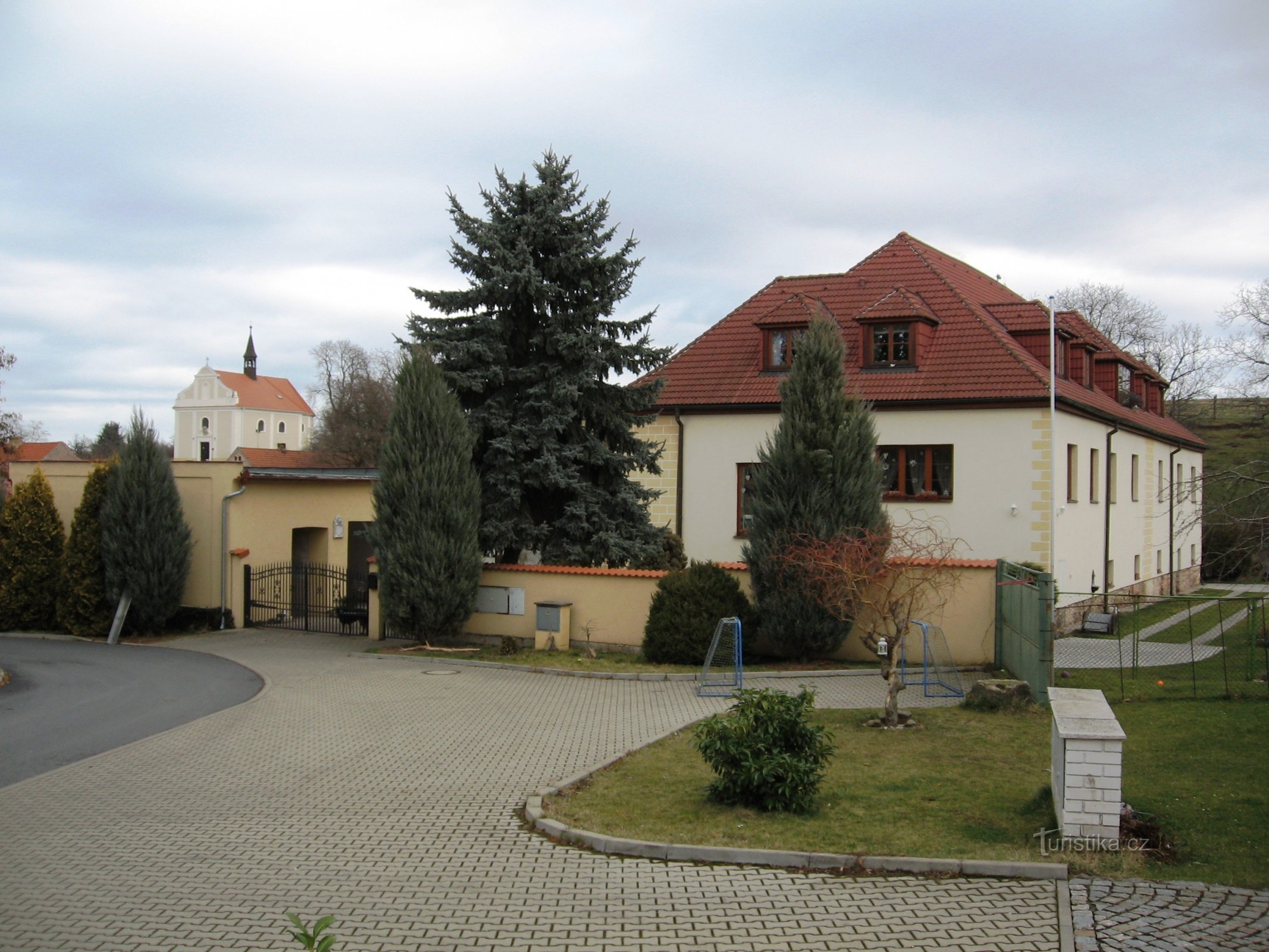 nekadašnja tvrđava u Cerhenicama