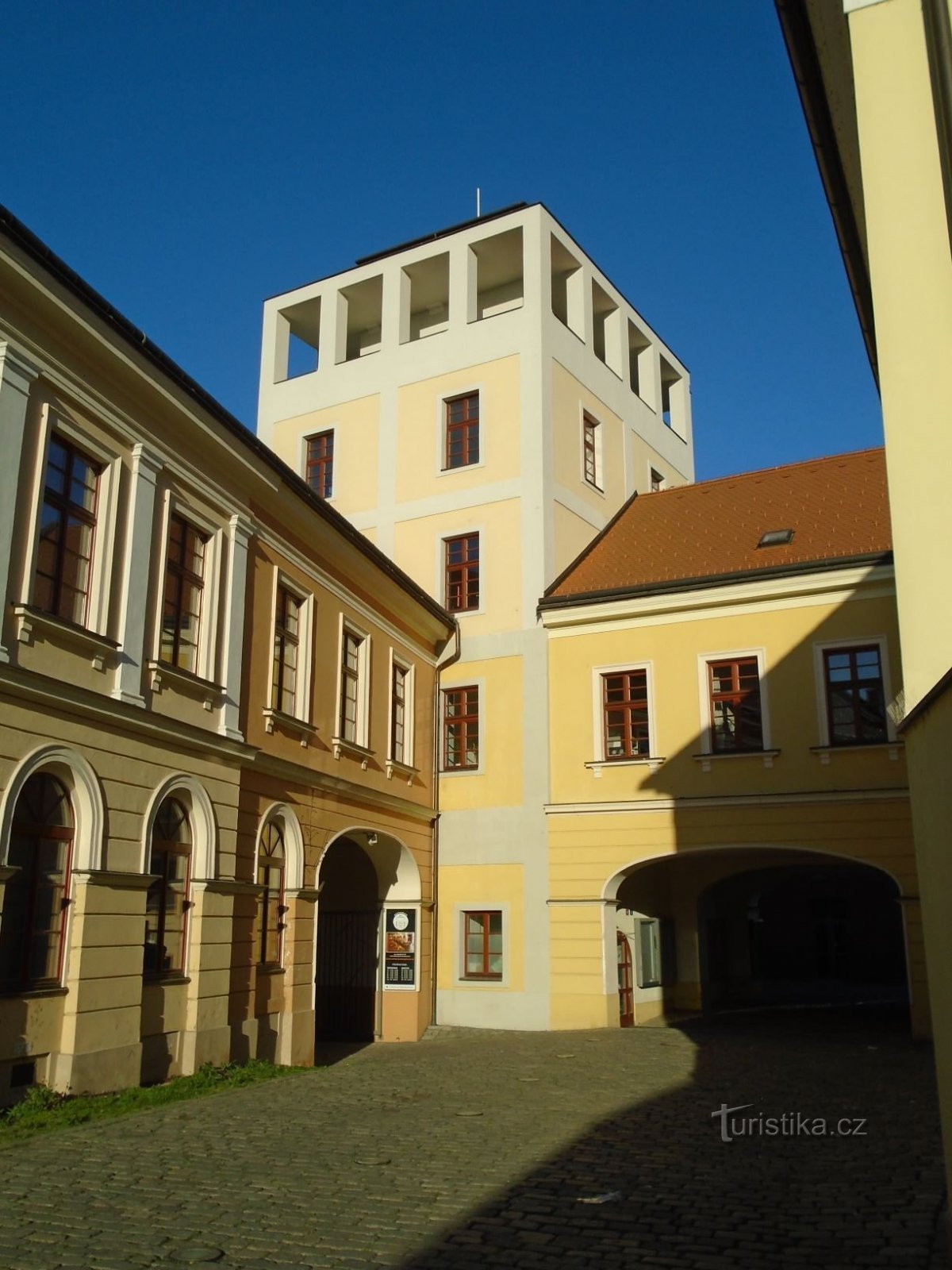 L'ancien château d'eau de Kozinka (Hradec Králové, 22.4.2019/XNUMX/XNUMX)