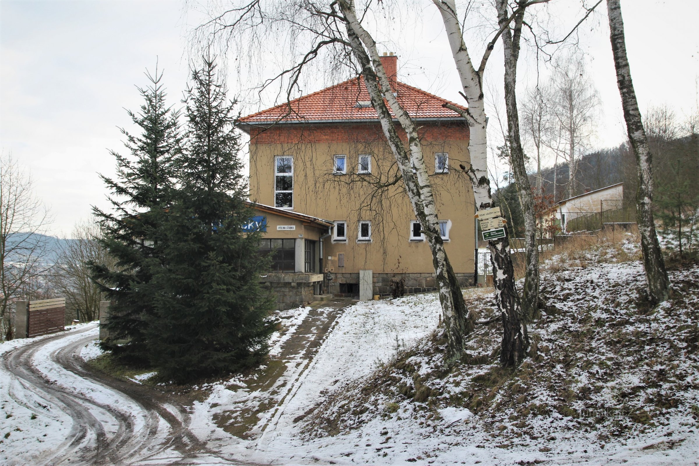 Ancien bâtiment à étages