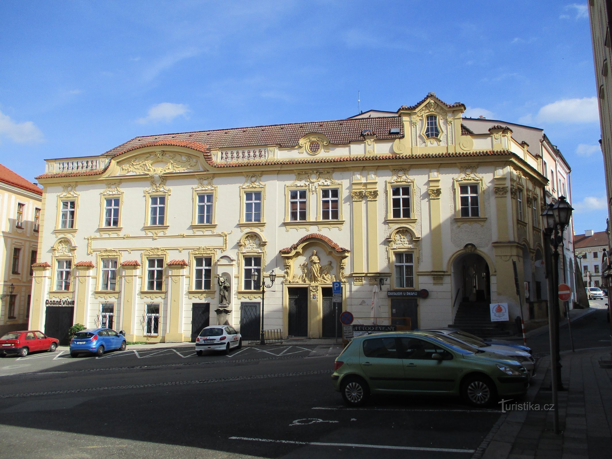 Antiguo almacén (V Kopečku no. 163, Hradec Králové, 15.9.2019/XNUMX/XNUMX)