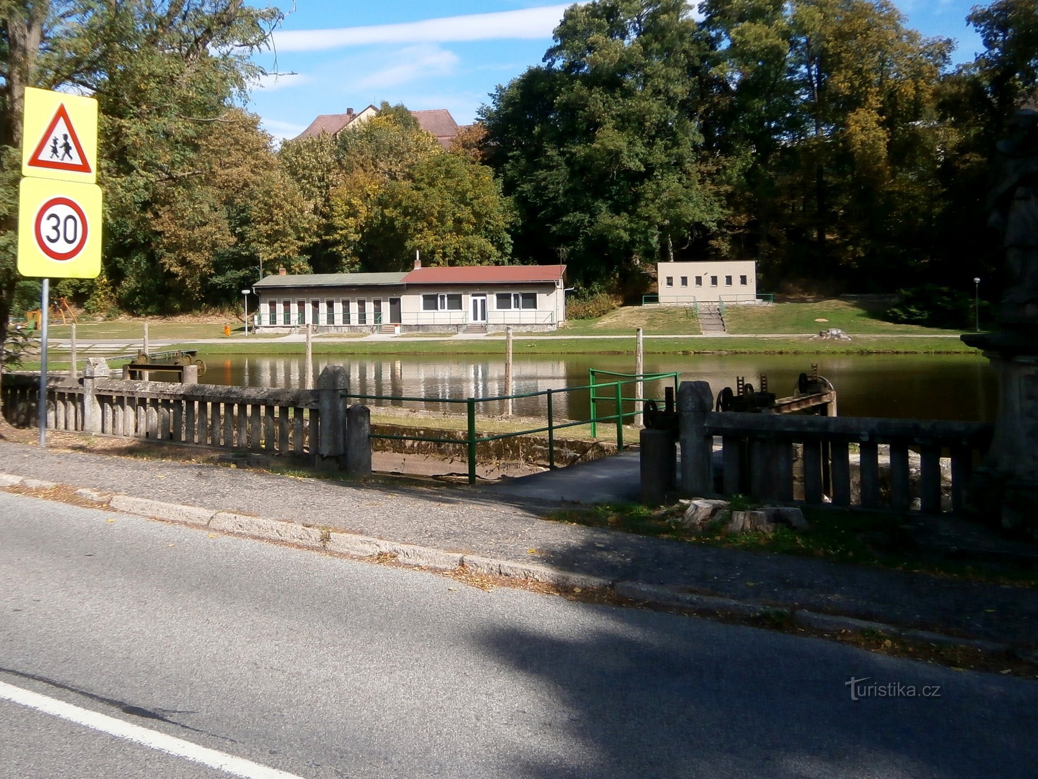 Das ehemalige Dlabola-Schwimmbad (Chvalkovice)