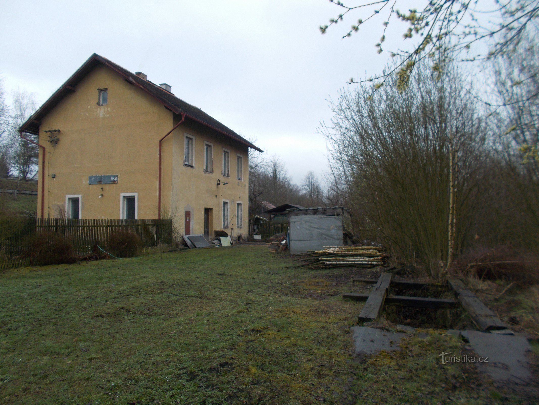 Het voormalige treinstation in Úštěk.