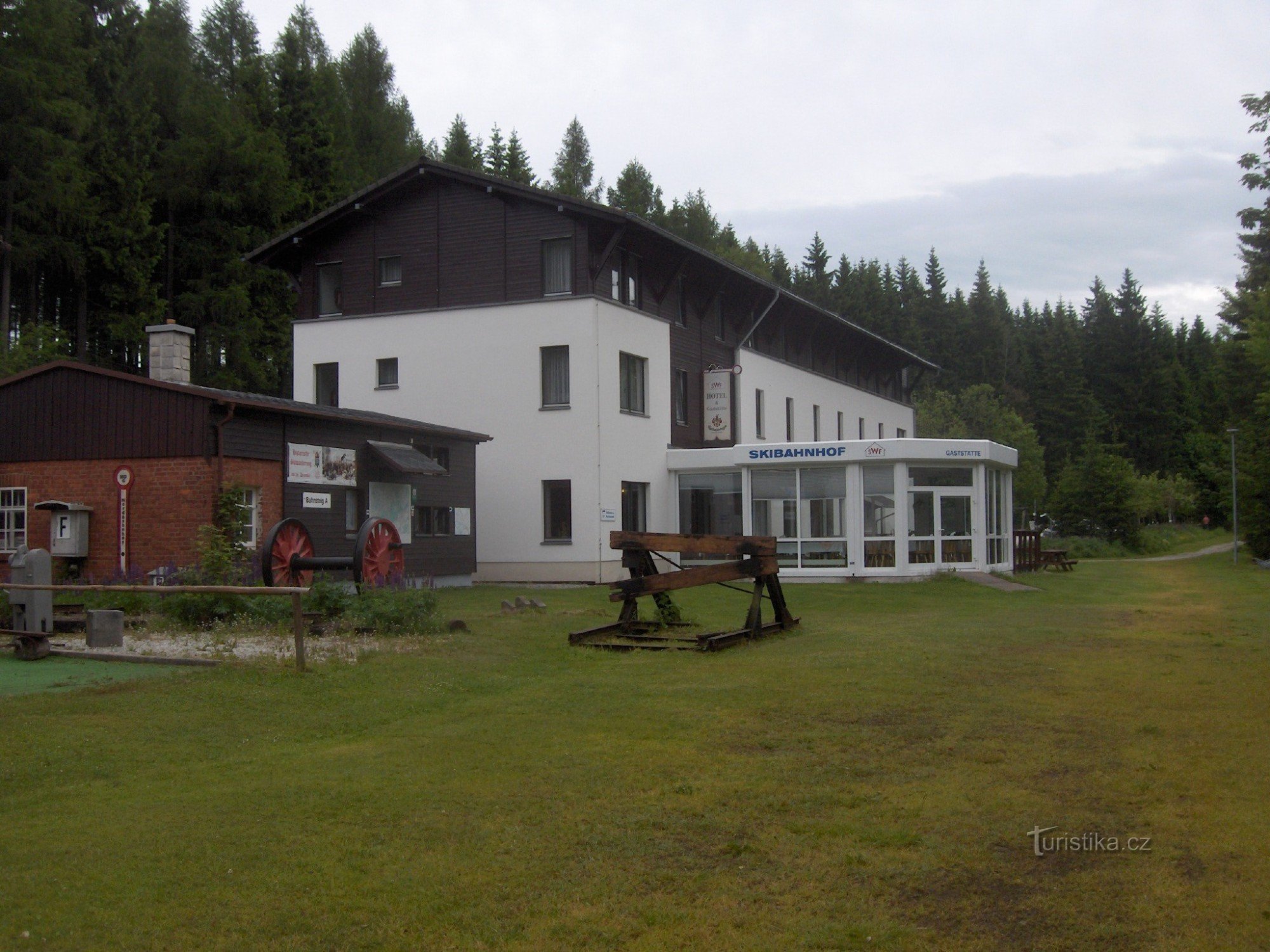 A antiga estação ferroviária de Neuhermsdorf