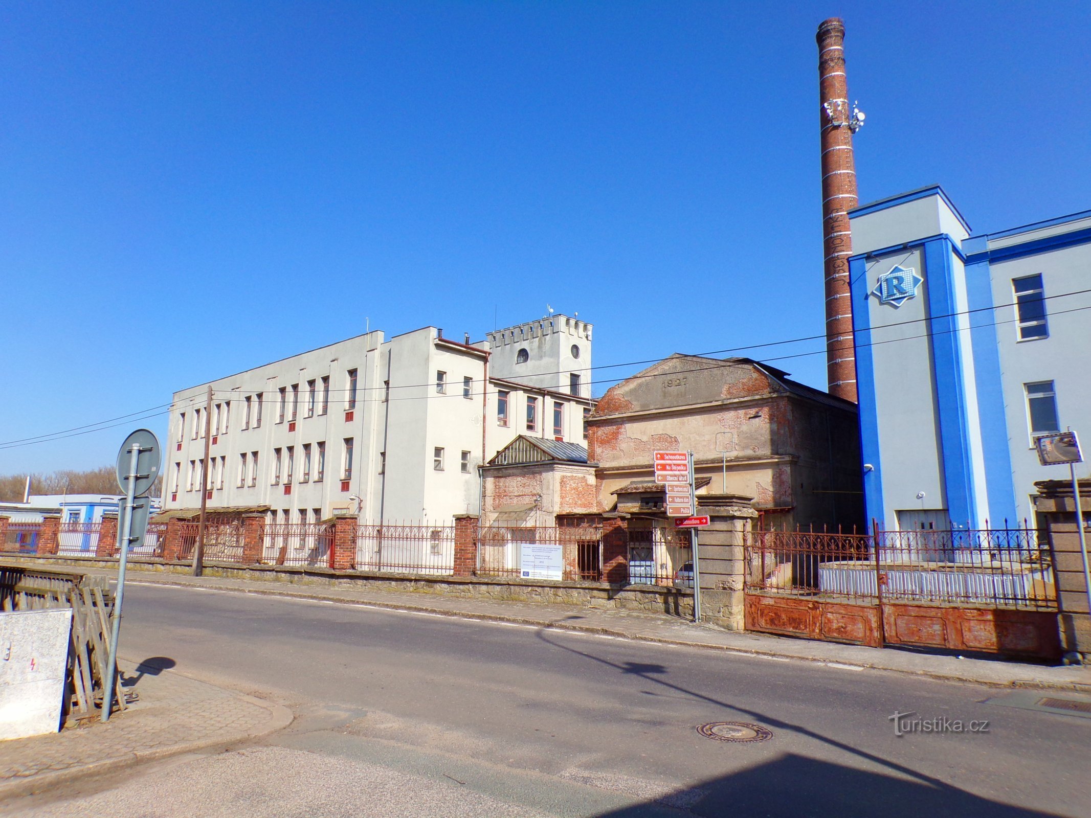 De före detta Sehnoutek-fabrikerna (Černozice, 20.3.2022)