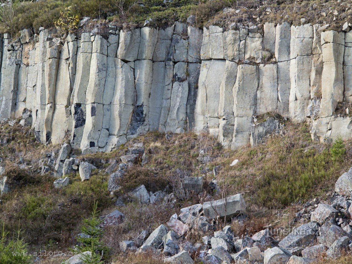 Voormalige basaltgroeve in PR Ryžovna