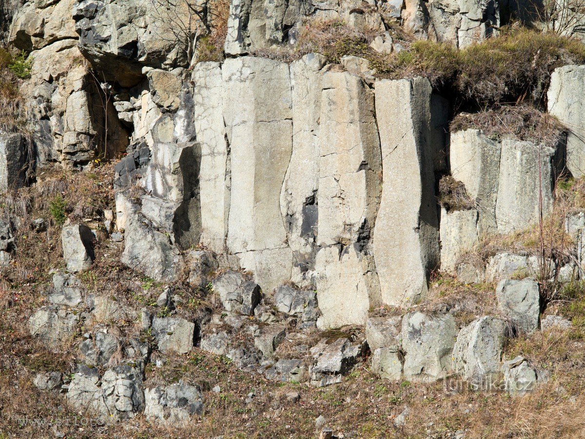 Ancienne carrière de basalte à PR Ryžovna