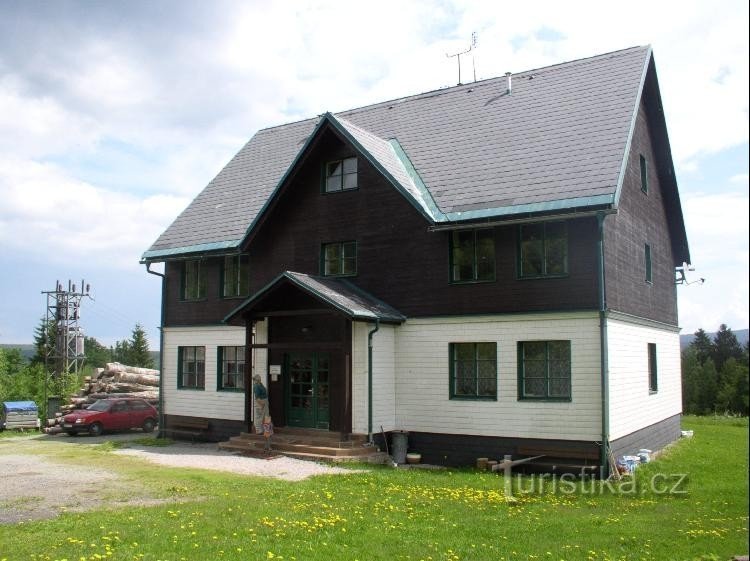 ancien pavillon de chasse de Kolovrat : aujourd'hui l'administration forestière de Kolovrat