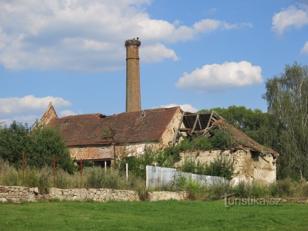 ancien distillateur