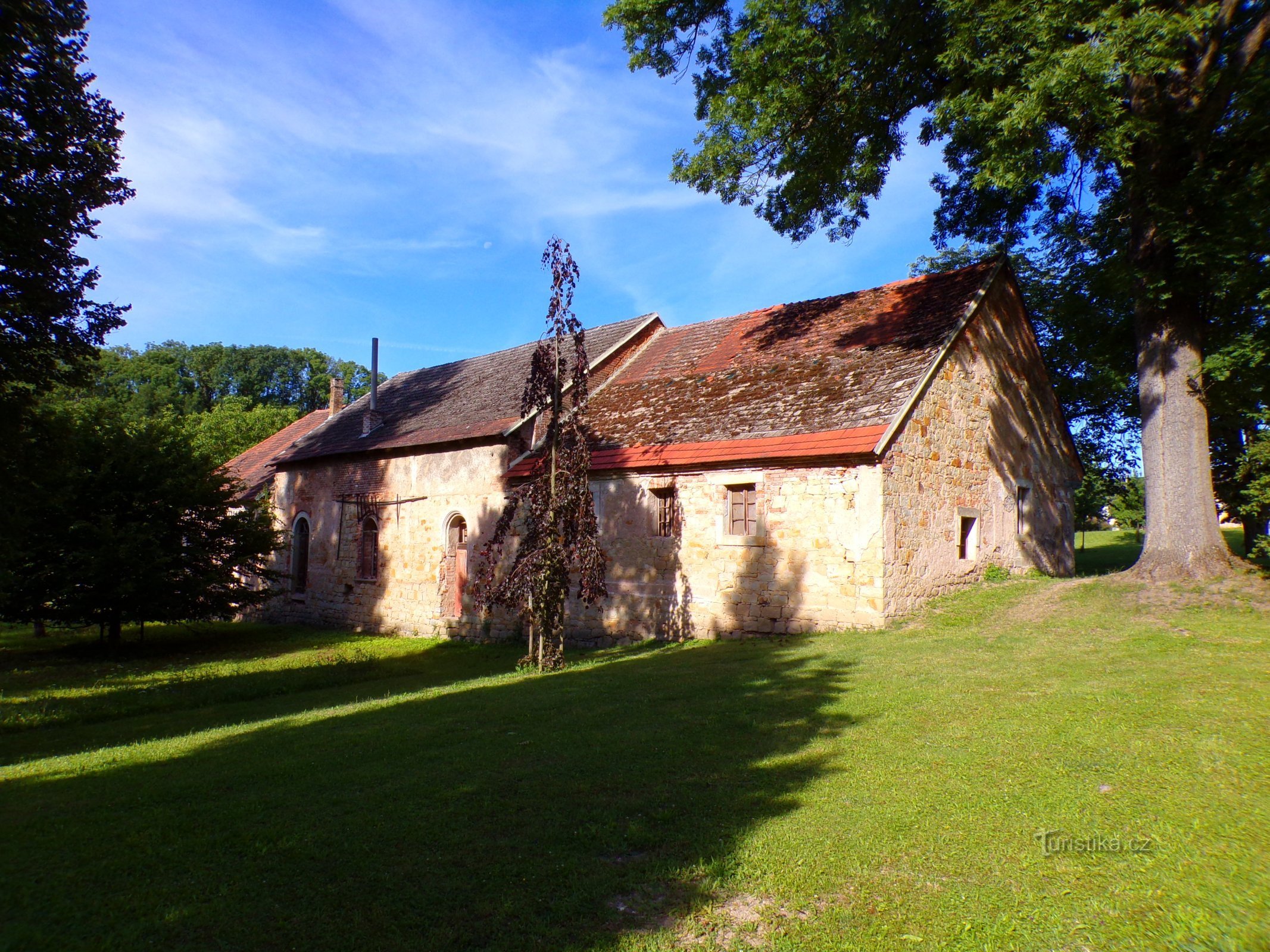 Ehemalige Brauerei mit Kühlschrank (Velichovky, 18.7.2022)