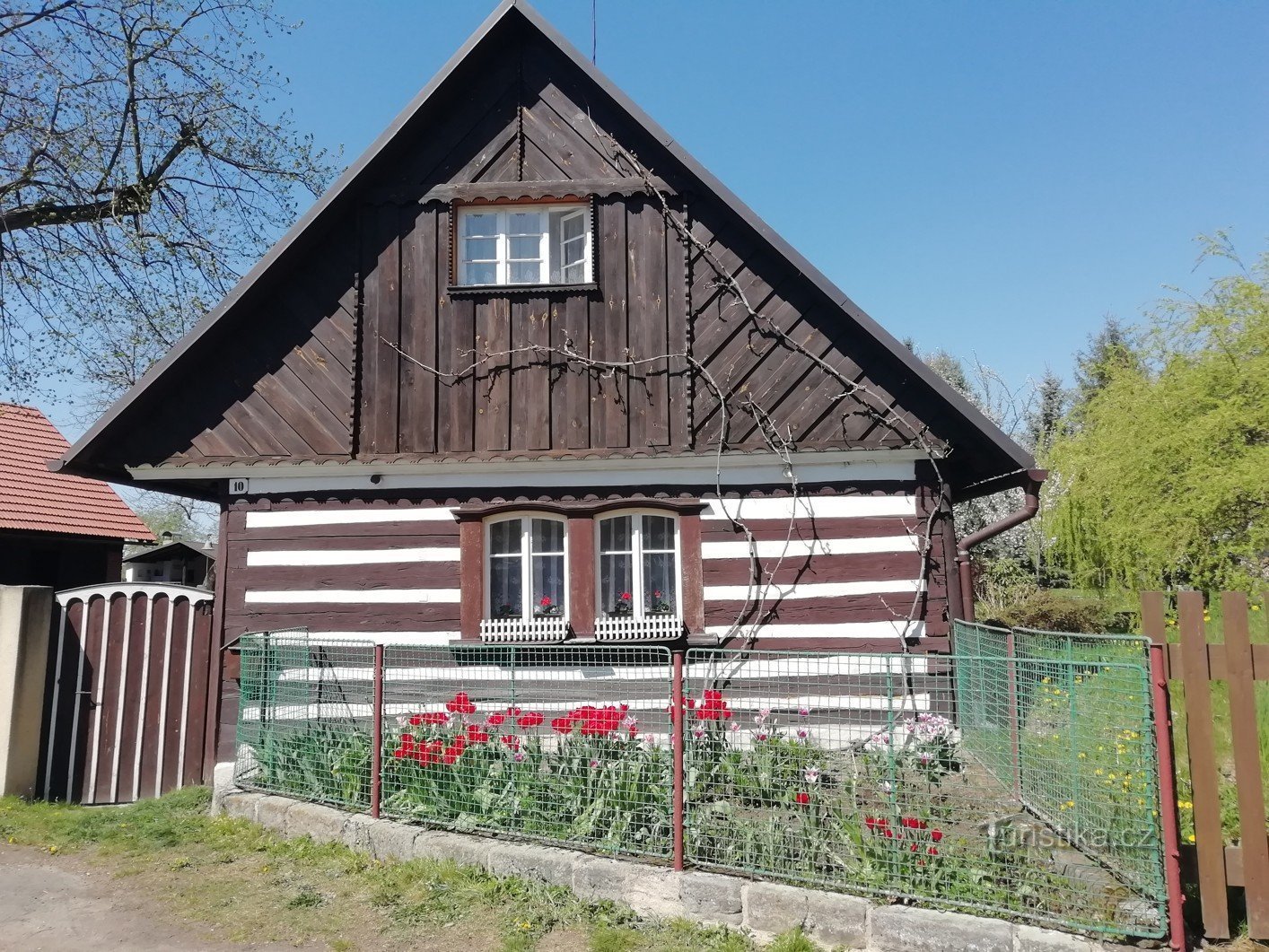 Un antiguo molino de roca cerca del pueblo de Vesec u Sobotka