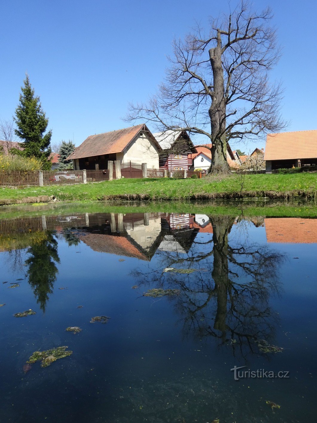 Un ancien moulin à pierre près du village de Vesec u Sobotka