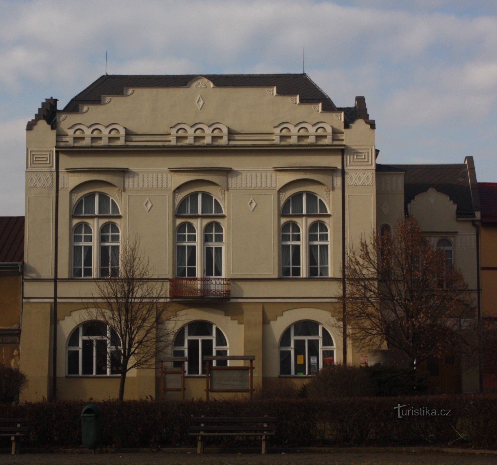 L'ancienne auberge U zlatého křížku à Kojetín et Josef Mánes