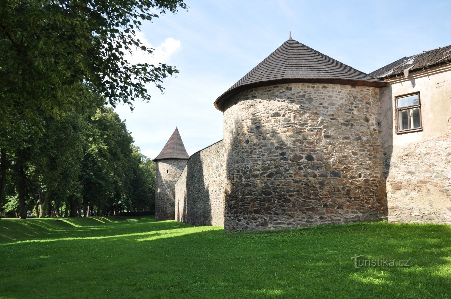 c) Museo y galería de la ciudad de Polička