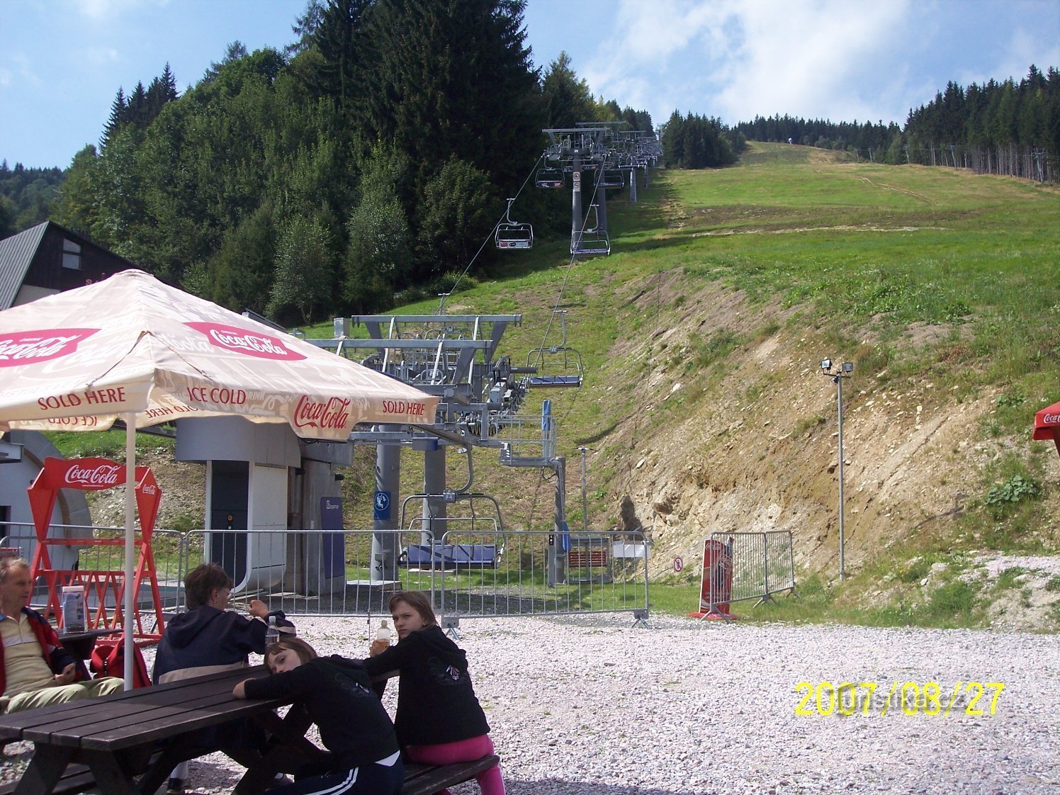 Wir warten auf die Seilbahn