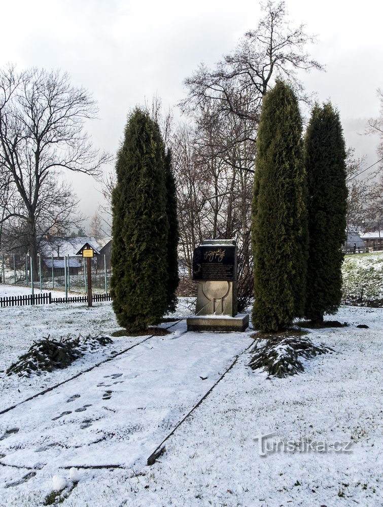 Čarodějnický pomníček ve Vernířovicích