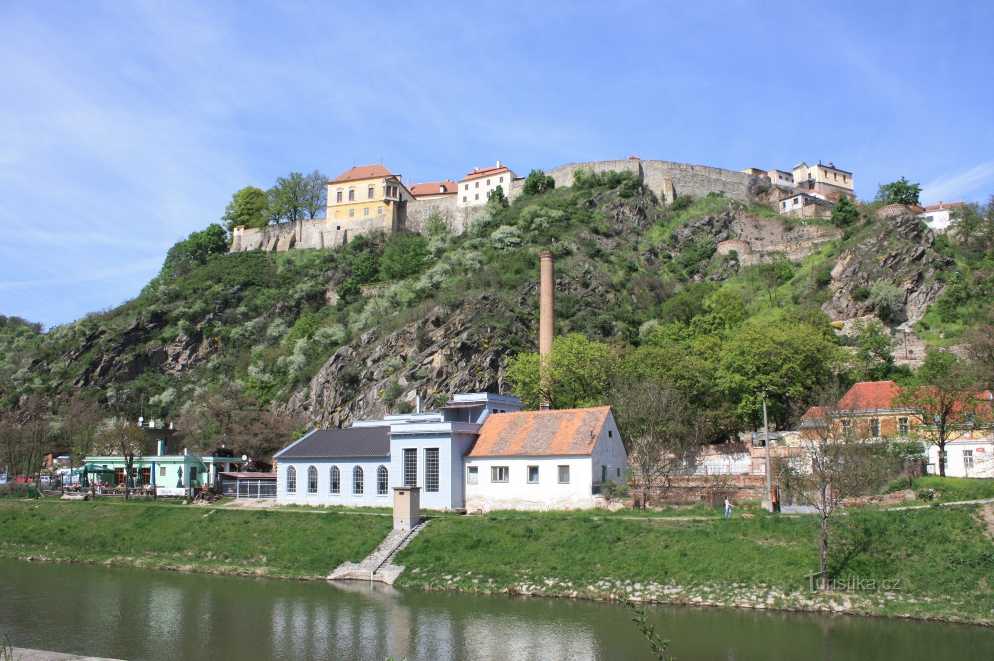 Teil des Viertels Dyjska mit dem Schloss