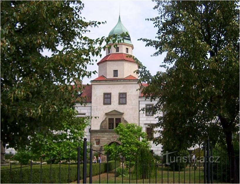 Častolovice-kasteel vanuit het zuiden vanaf de weg-Foto: Ulrych Mir.