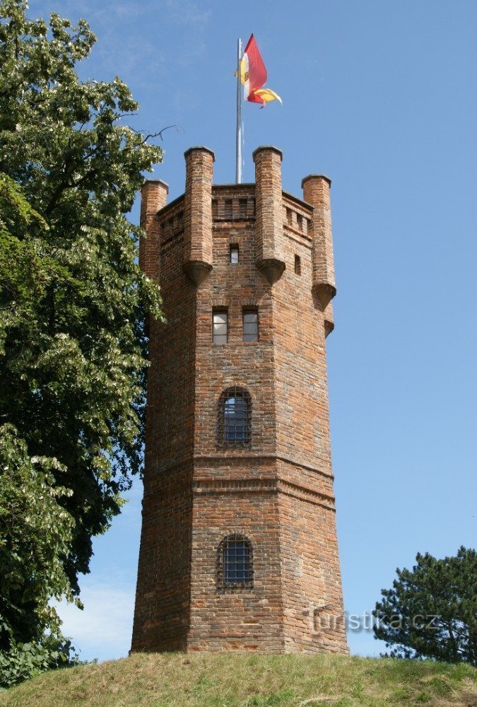 Bohemia dưới Kosíř - Tháp Đỏ (Věžka)