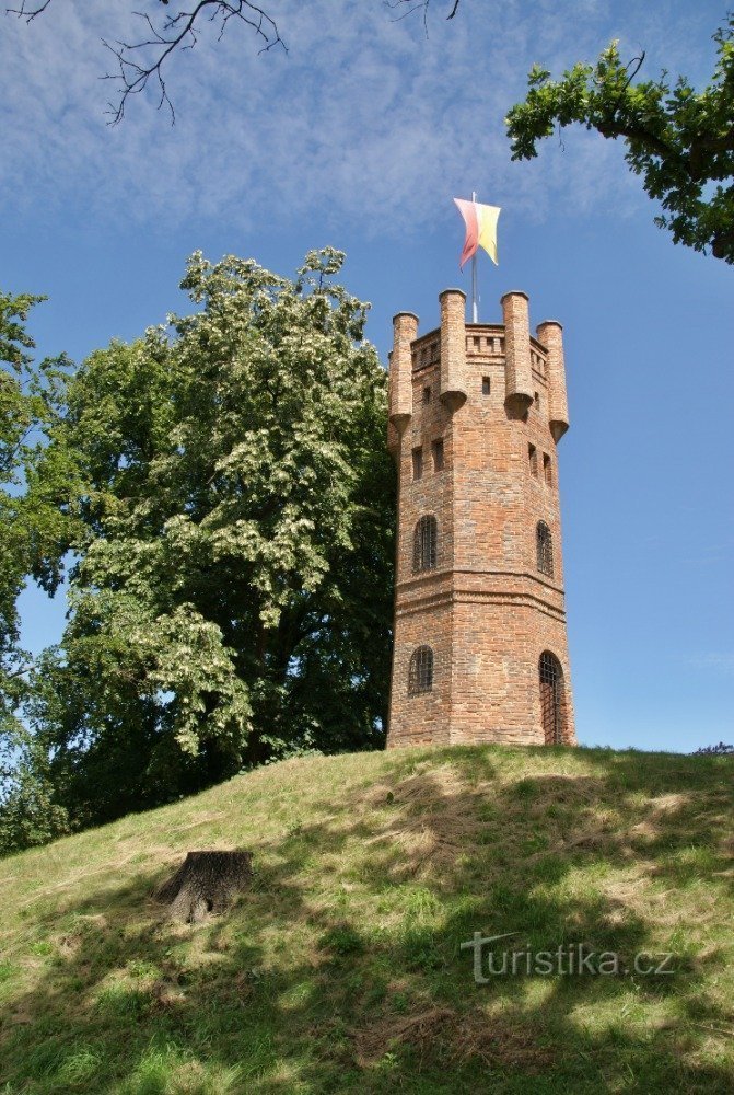 Bohemia bajo Kosíř - Torre Roja (Věžka)