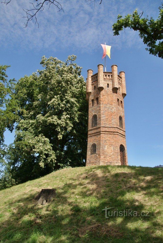 Bohemia sob Kosíř - Torre Vermelha (Věžka)