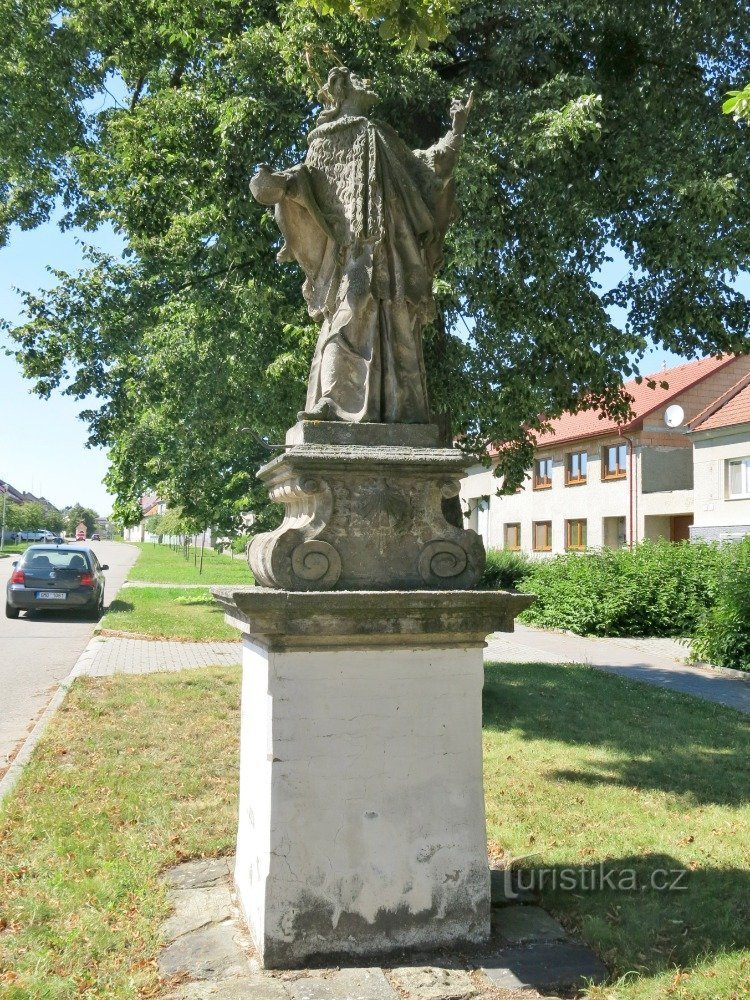 Bohemen onder Kosíř - standbeeld van St. Jan Nepomucký