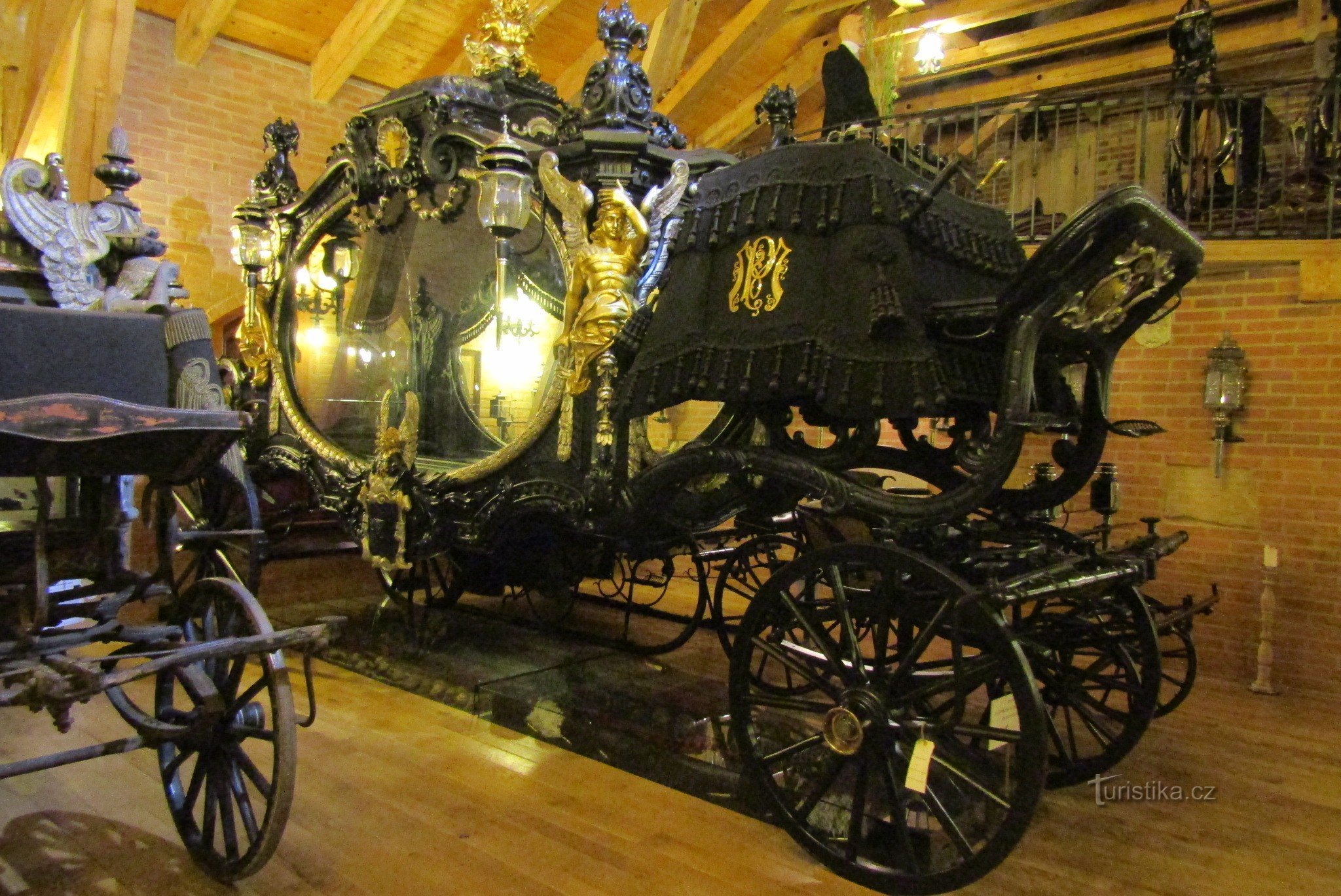 Богемия под Косиржем – от музея к замку