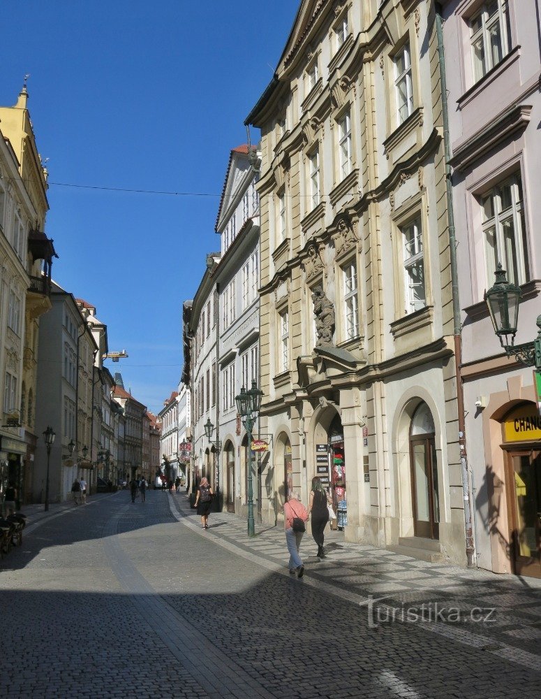 A rua inteira como nunca a vimos