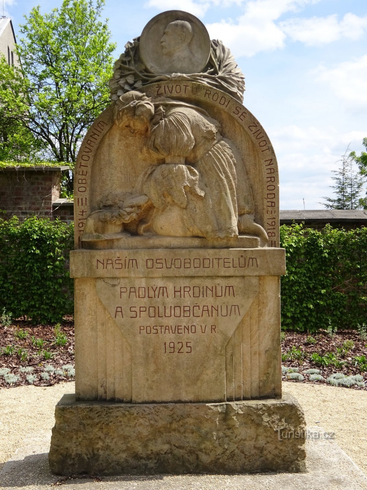 general view of the monument