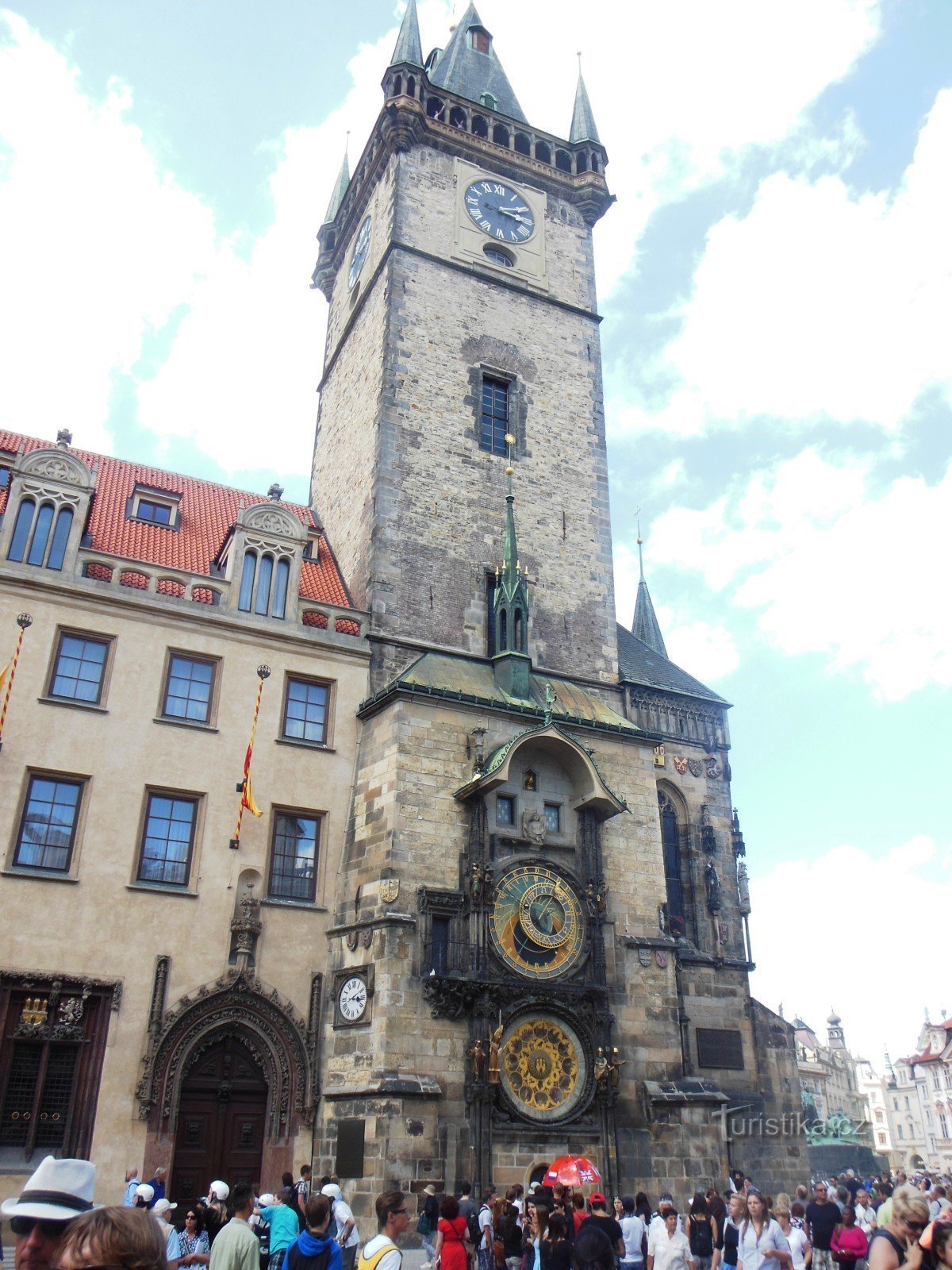 vue générale de la tour de l'ancien hôtel de ville