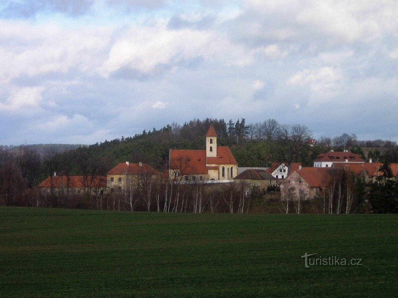 Algemeen beeld van Černice vanuit het zuiden