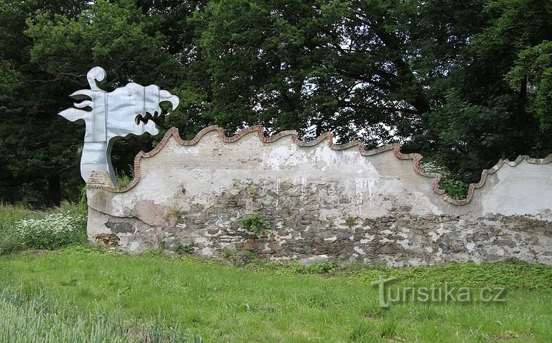 Vedere generală a dragonului din Kladruby, districtul Strakonice