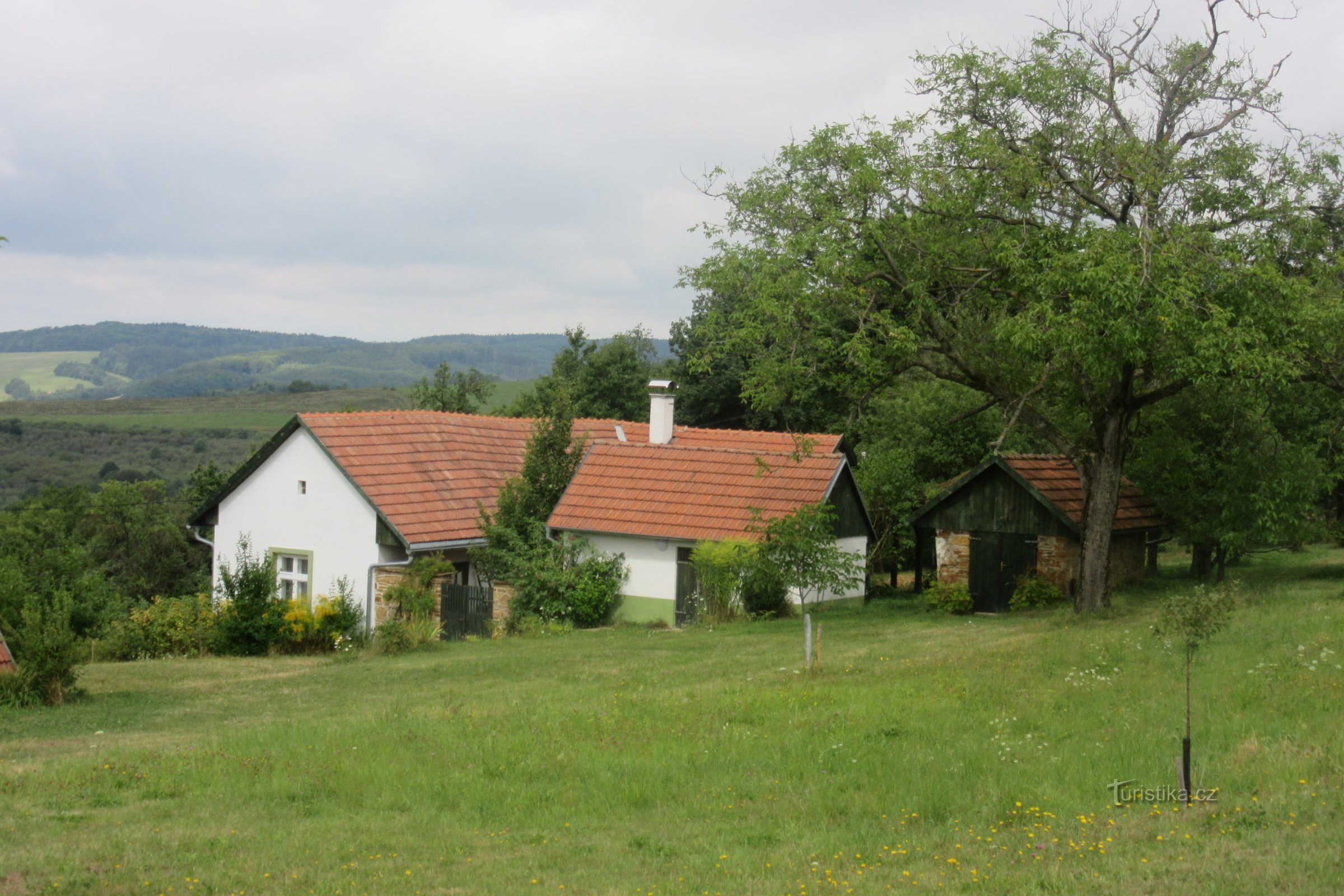 Gesamtansicht des Hauses mit Scheune