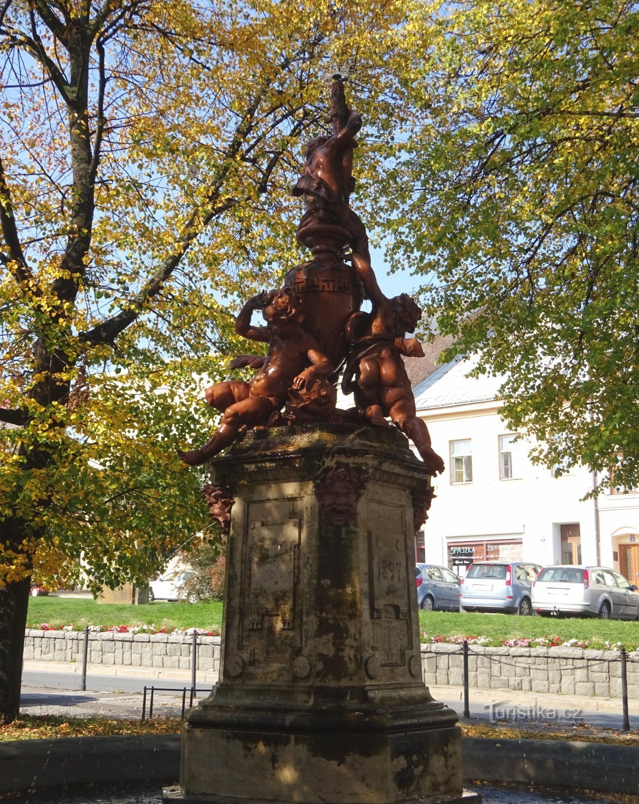 general view of the fountain