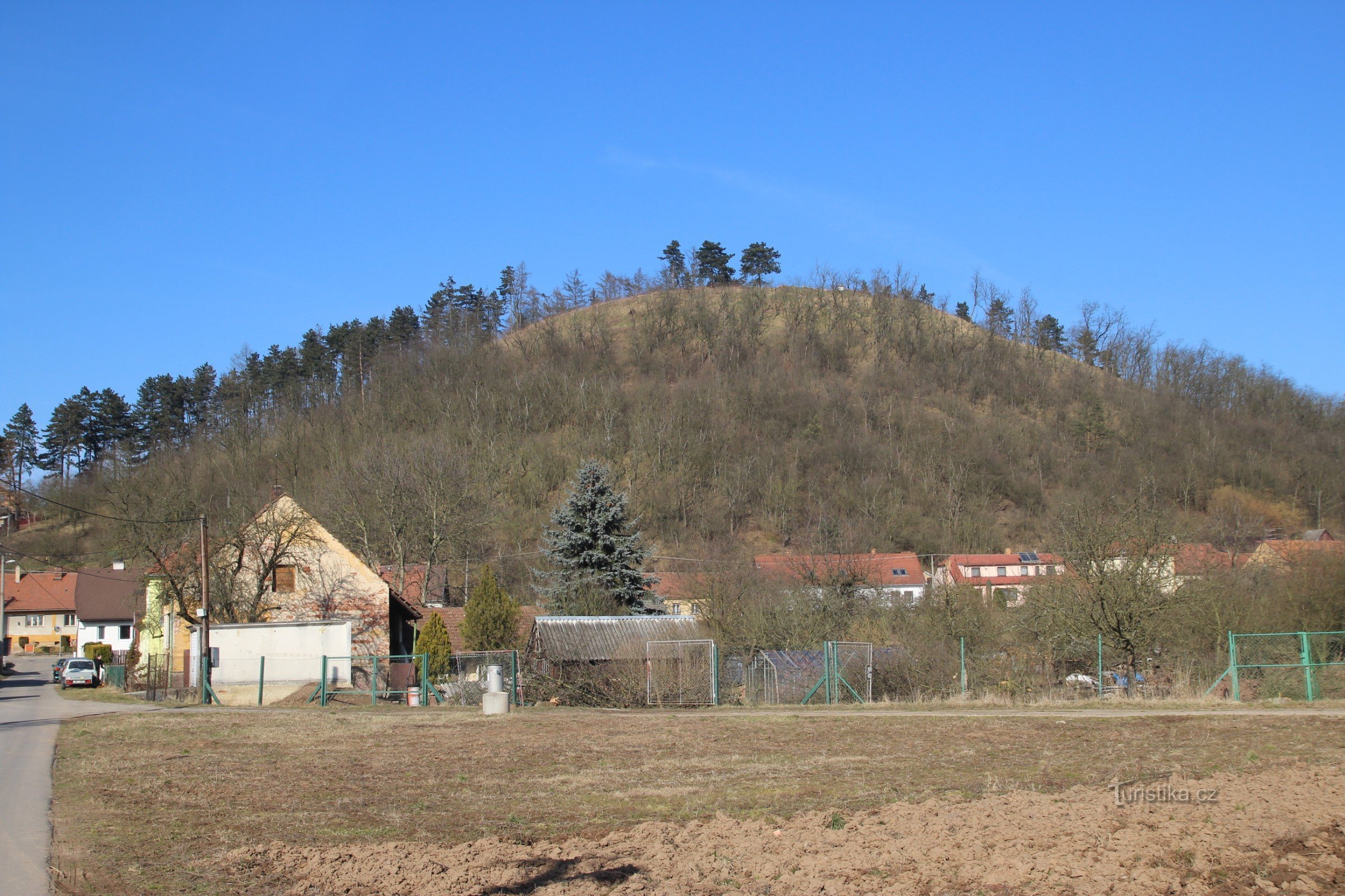 Celkový pohled na kopec Hradisko