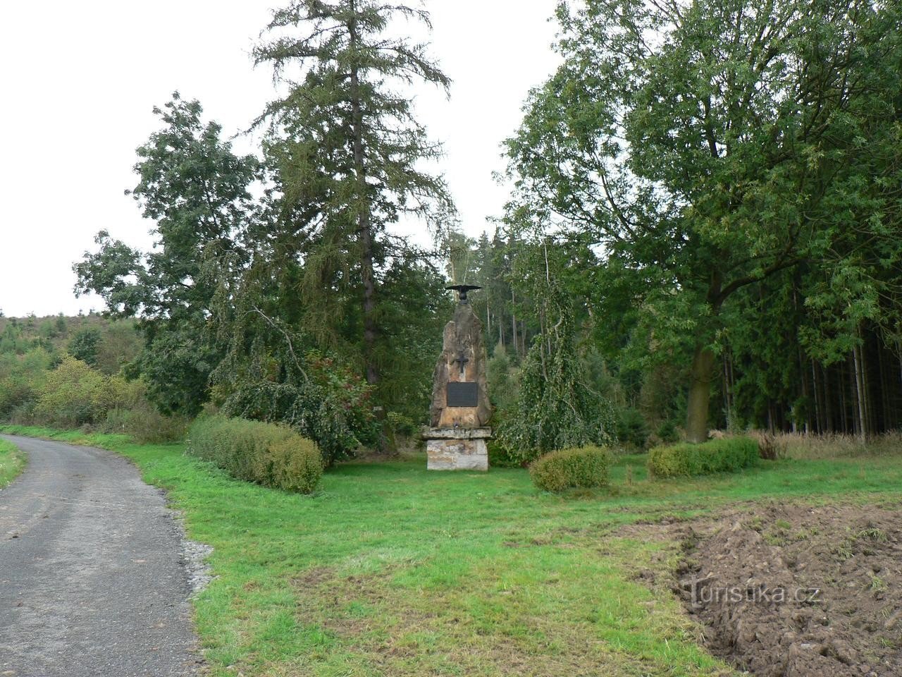 Vedere generală a monumentului napoleonian de lângă Jevíček