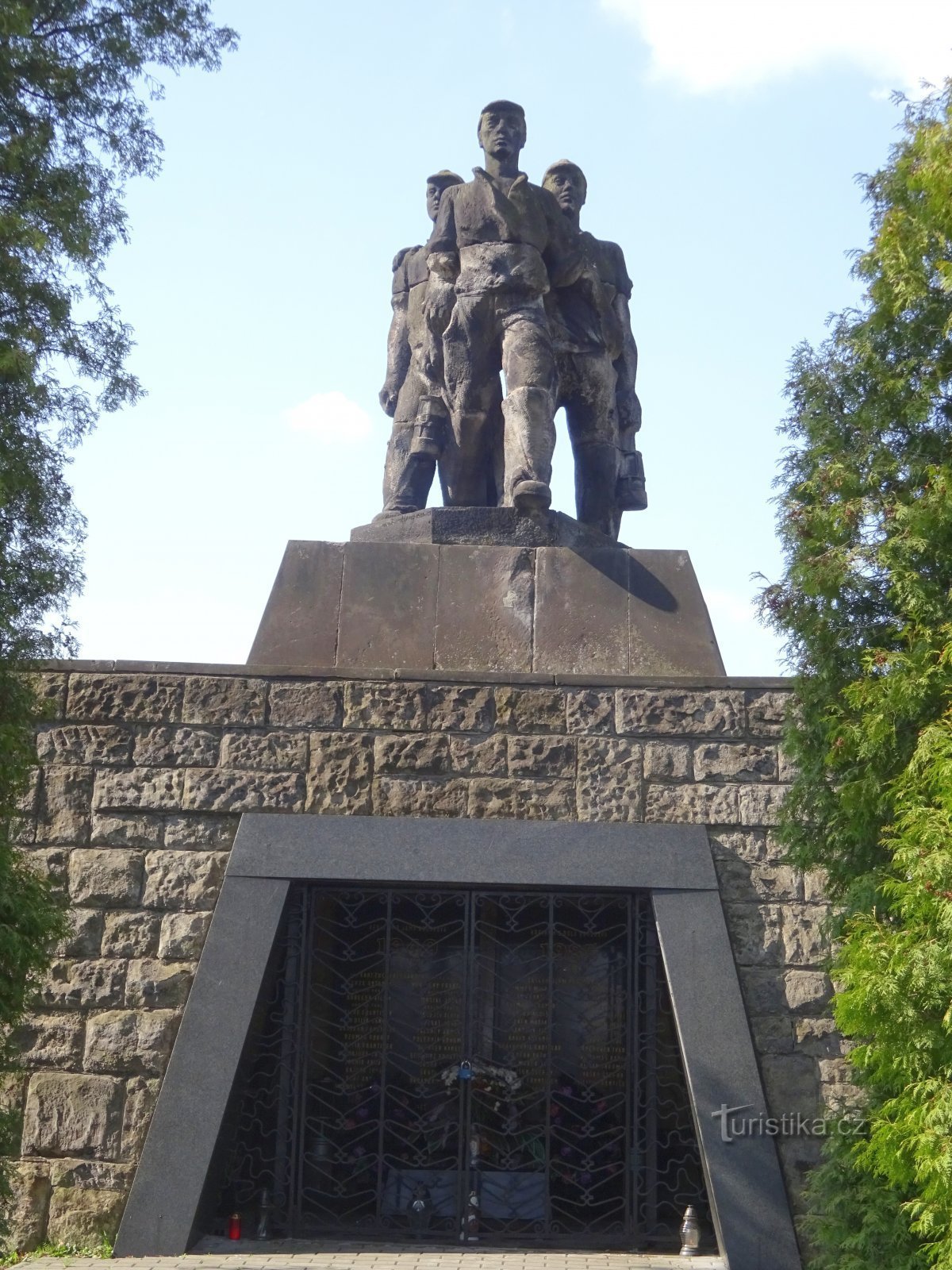 general view of the monument