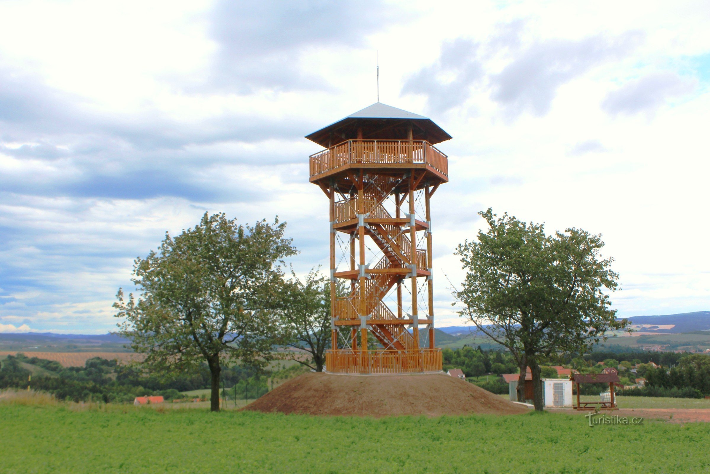 General view of the lookout tower