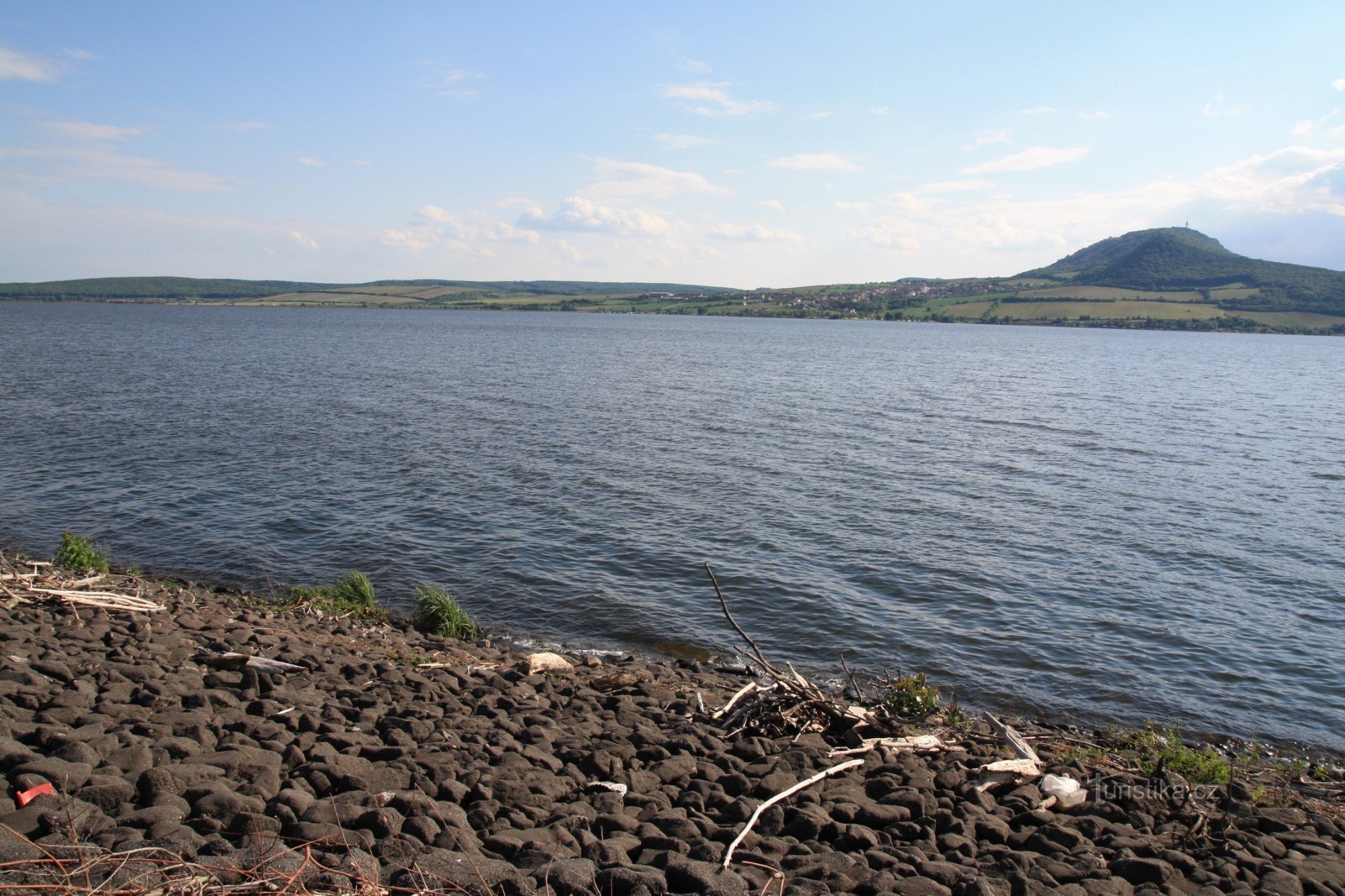 Общий вид на обширную водную гладь