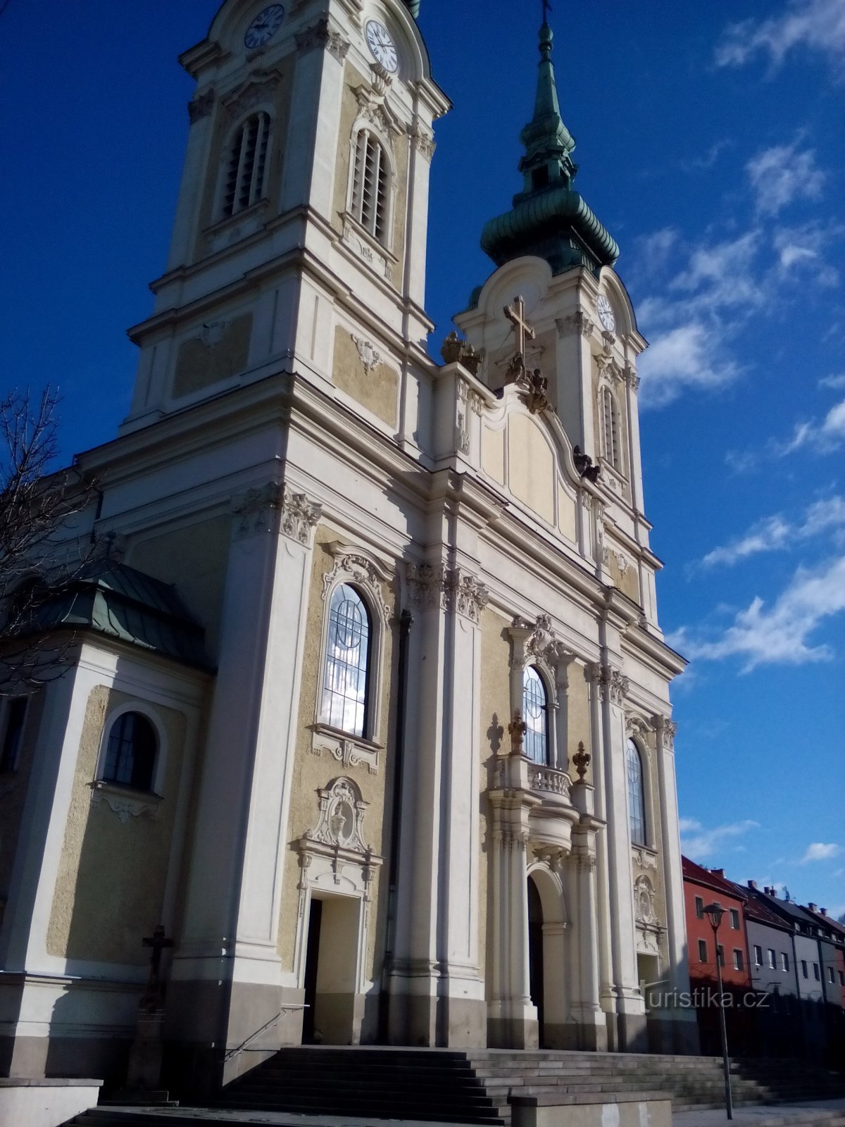 frontowa strona kościoła