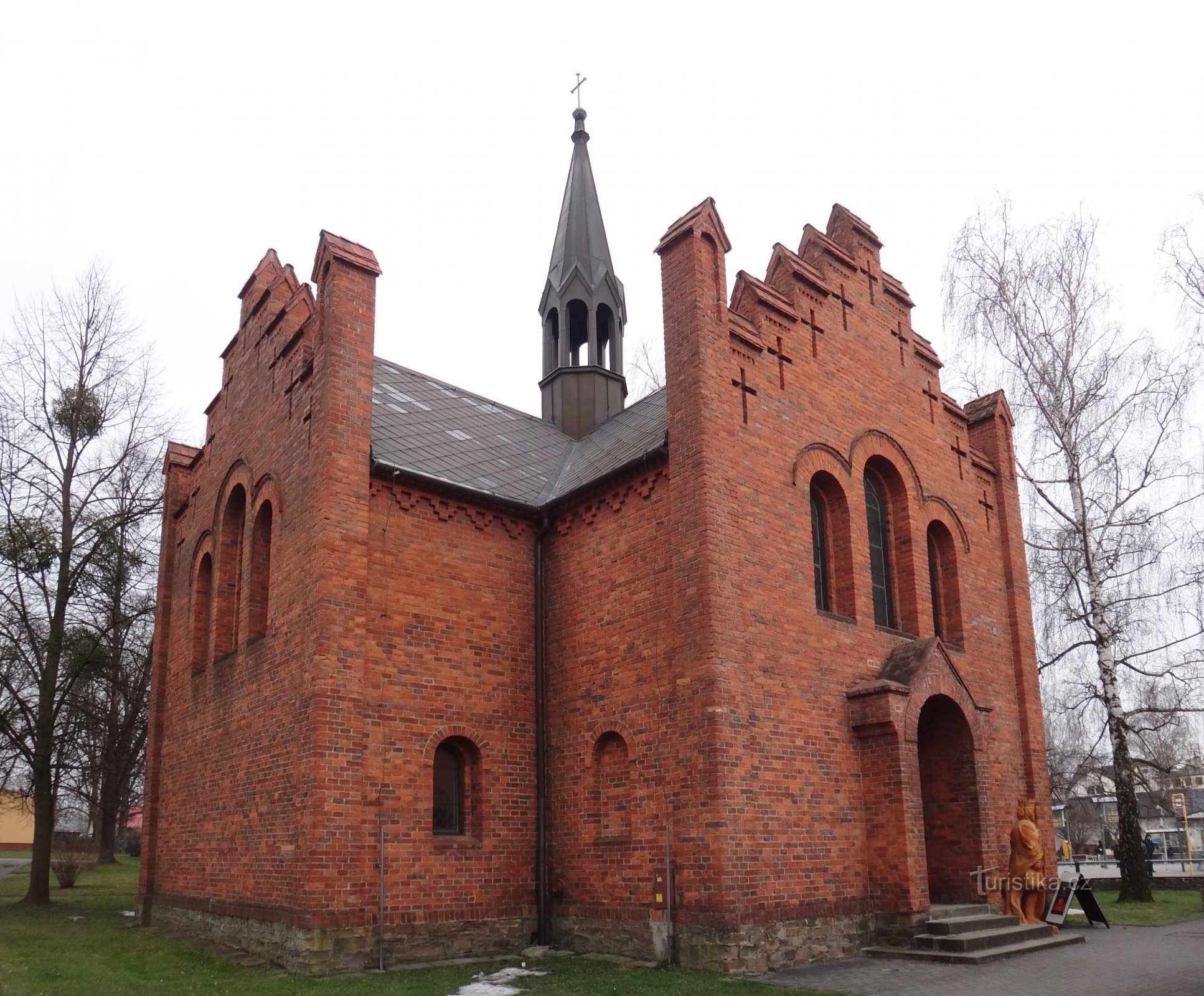 vooraanzicht van de kerk