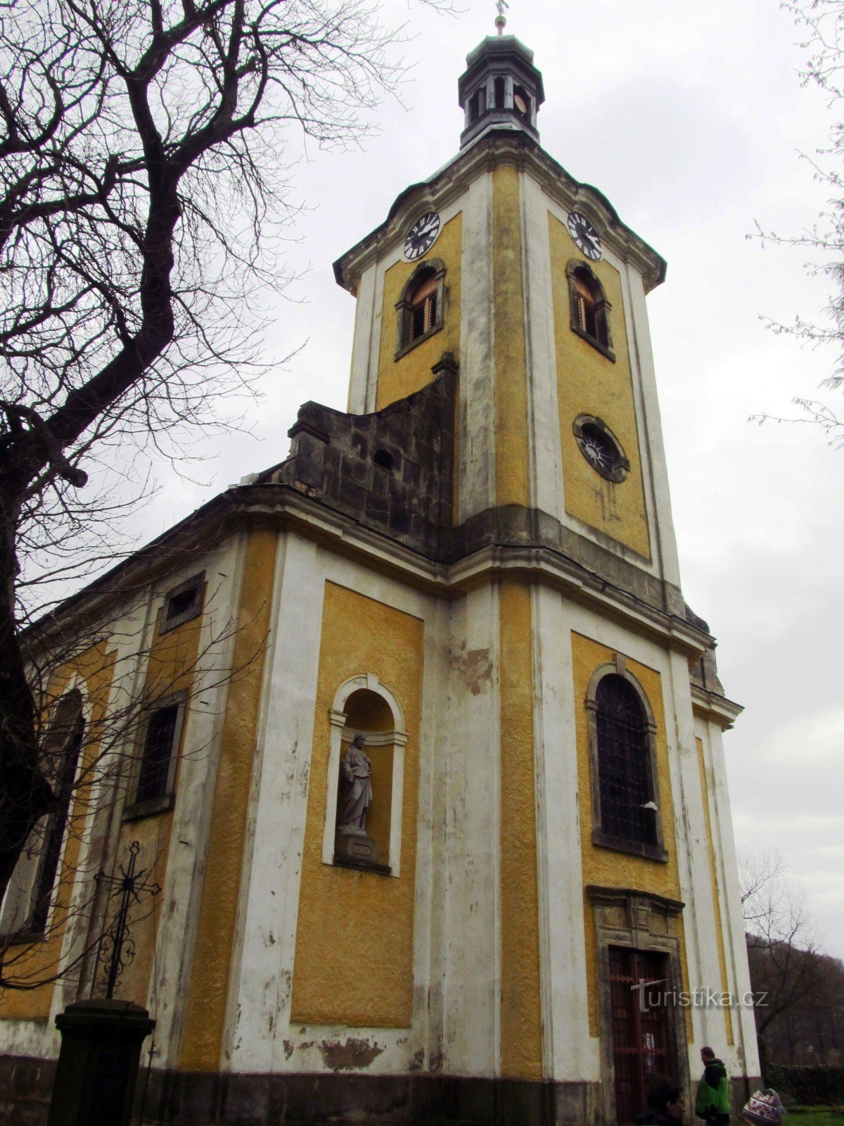 widok z przodu z lewej strony