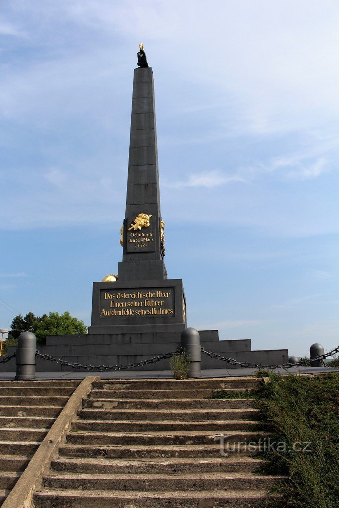 Forsiden af ​​monumentet