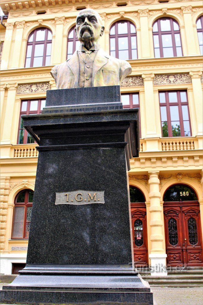 Front side of the monument